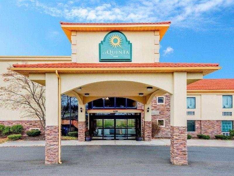 La Quinta Inn By Wyndham West Long Branch Bagian luar foto