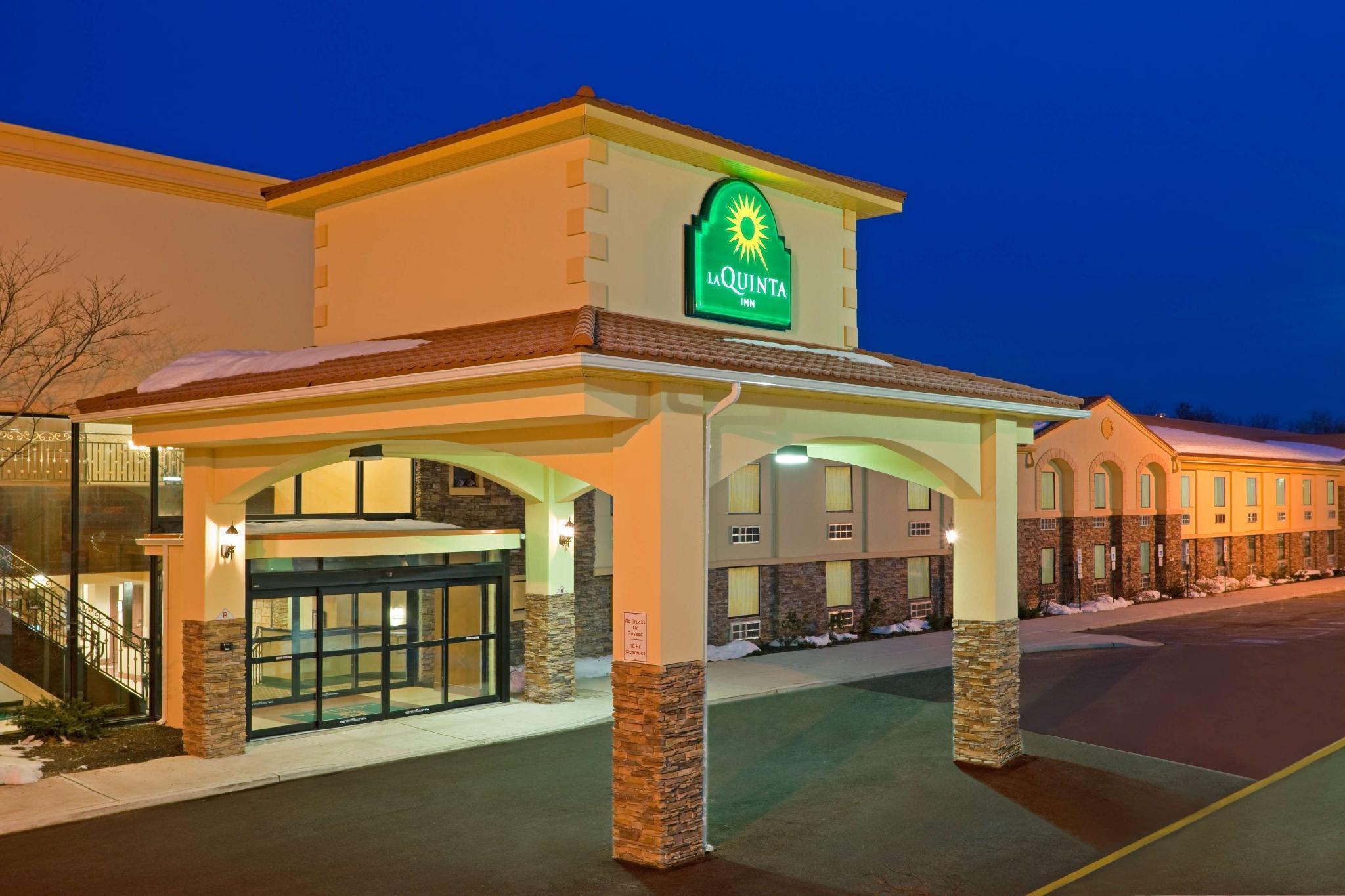 La Quinta Inn By Wyndham West Long Branch Bagian luar foto