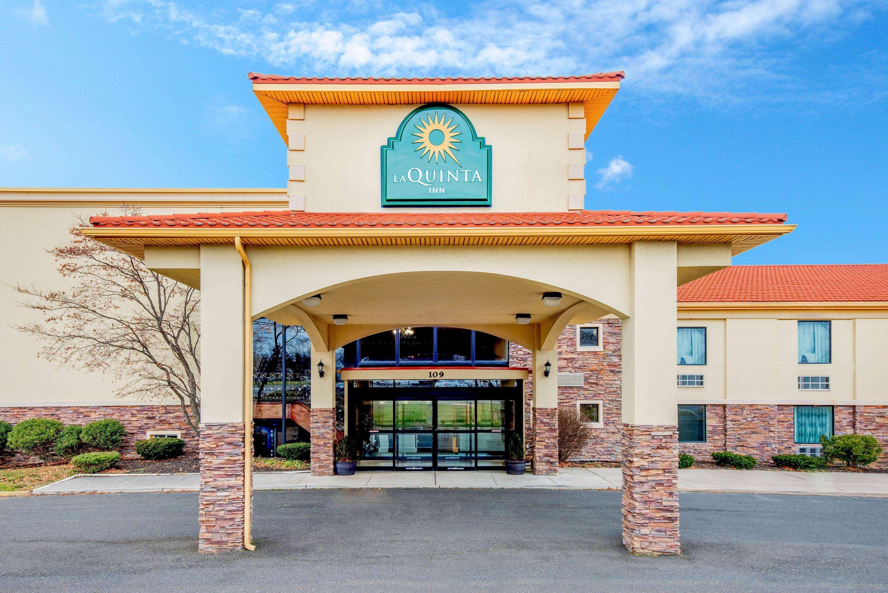 La Quinta Inn By Wyndham West Long Branch Bagian luar foto