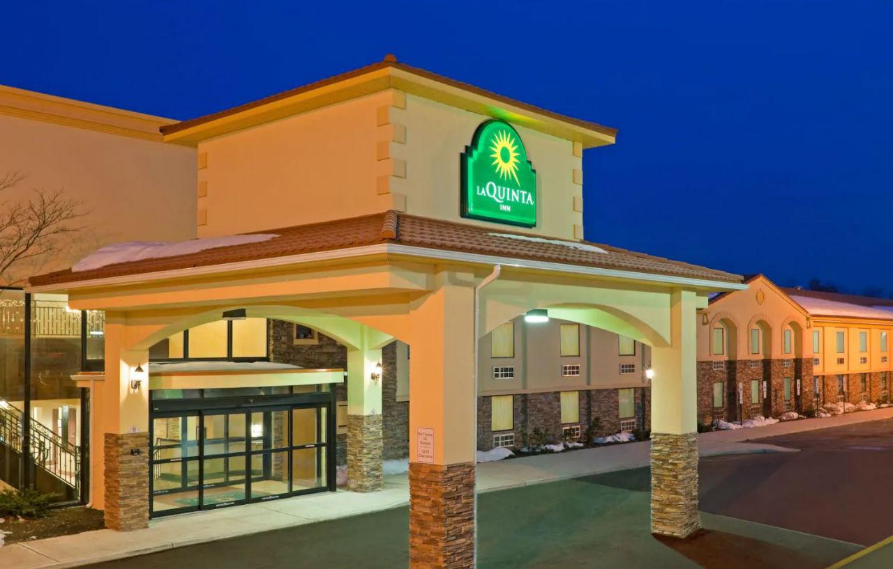 La Quinta Inn By Wyndham West Long Branch Bagian luar foto